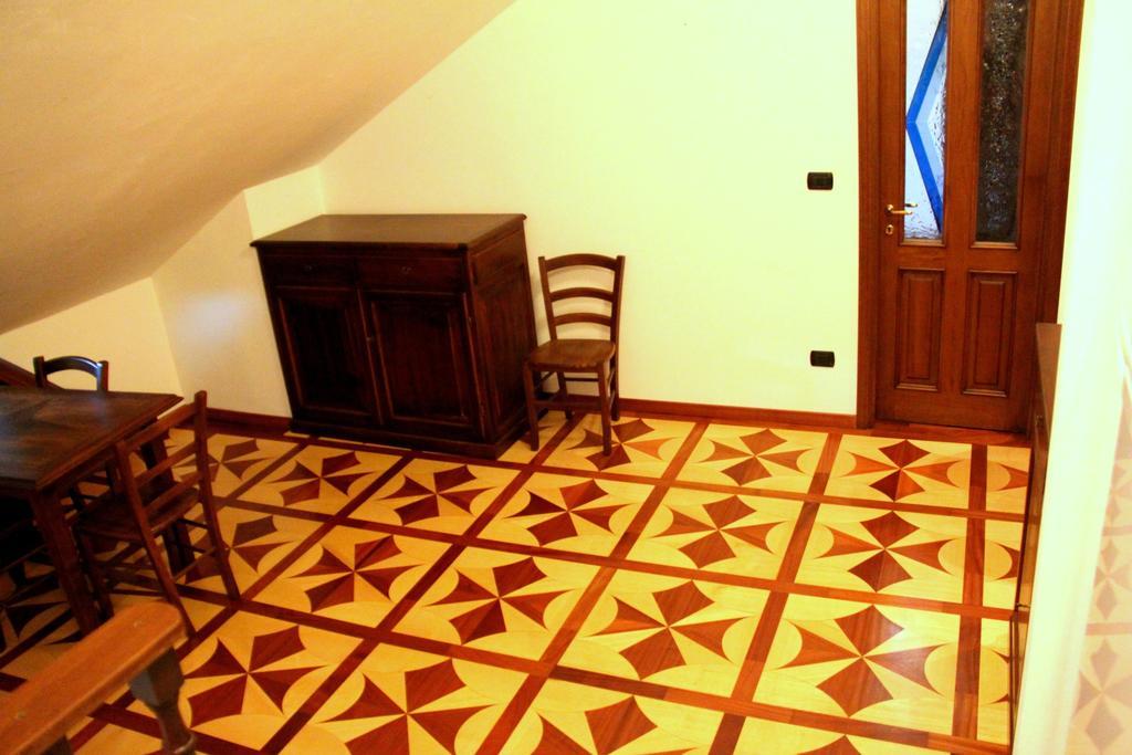 La Mansarda Di Legno Apartment Торино Стая снимка